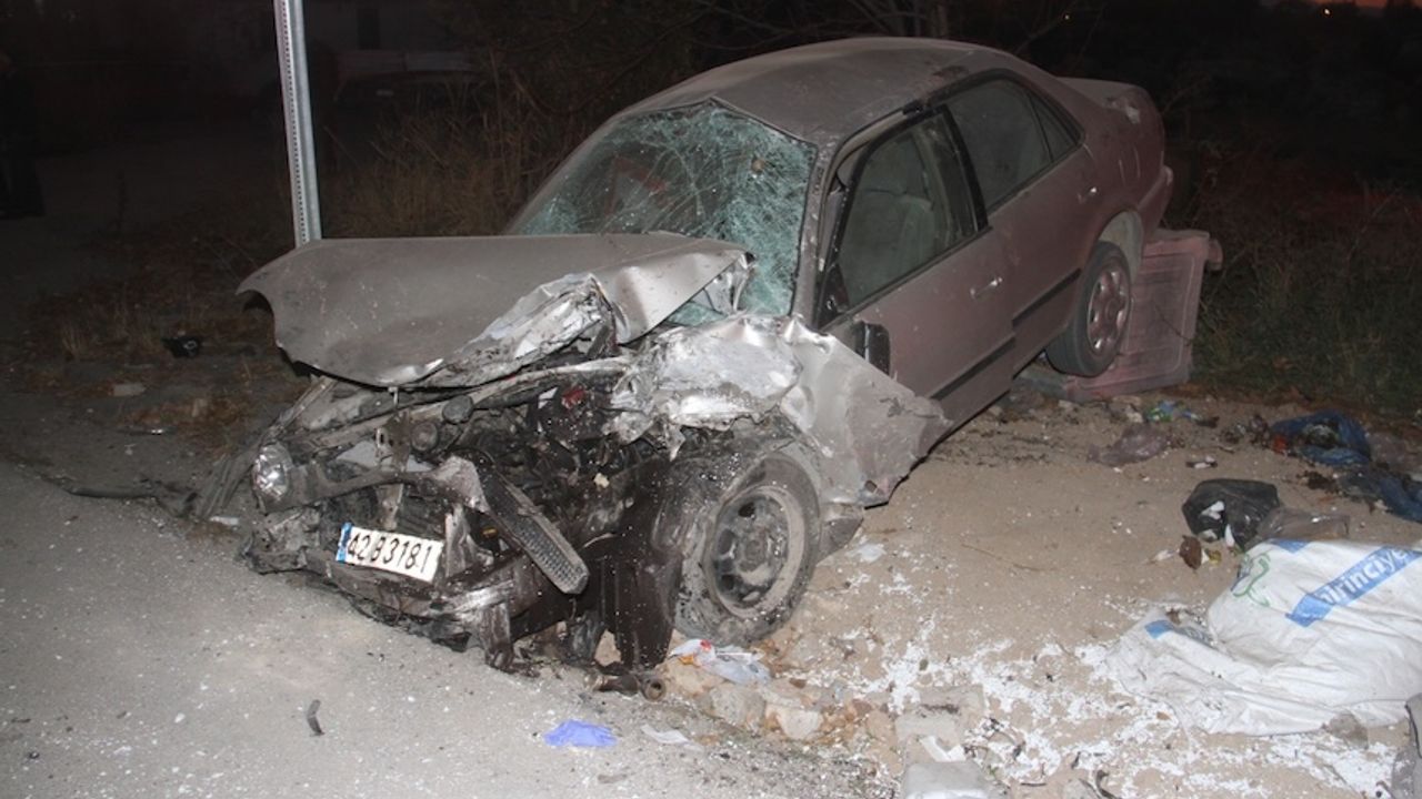 Konya Beyşehir'de otomobil ile traktör çarpıştı