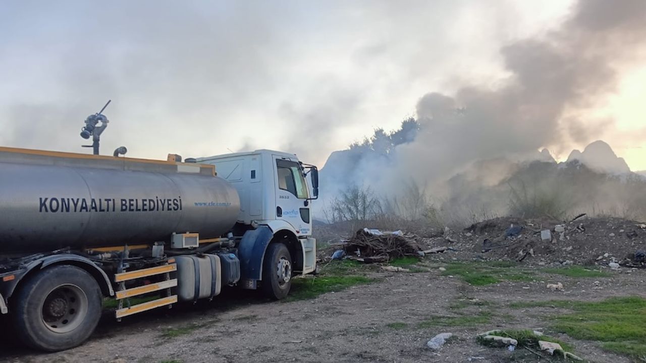 Konyaaltı Belediyesi'nden Zümrüt Mahallesi'ndeki yangına destek