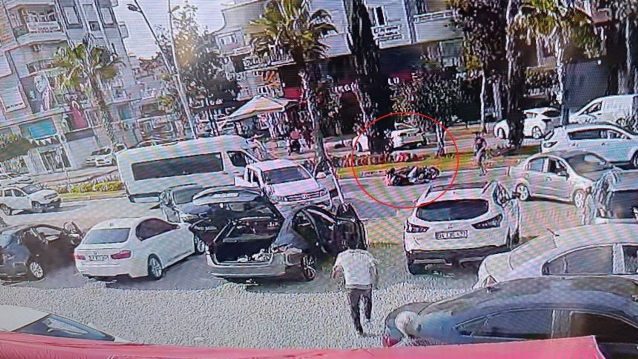 Manavgat'ta motosikletin devrilmesiyle sürücü ve yolcu yaralandı