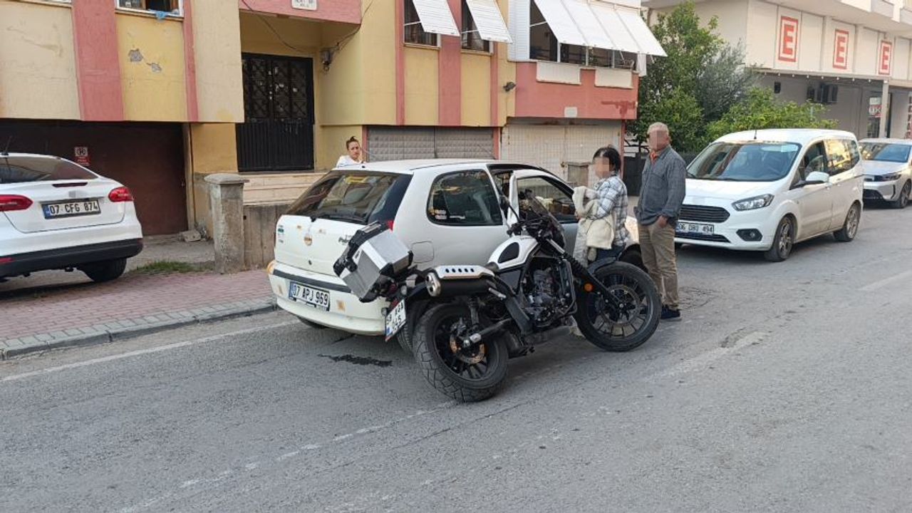 Manavgat'ta motosikletle otomobil çarpıştı