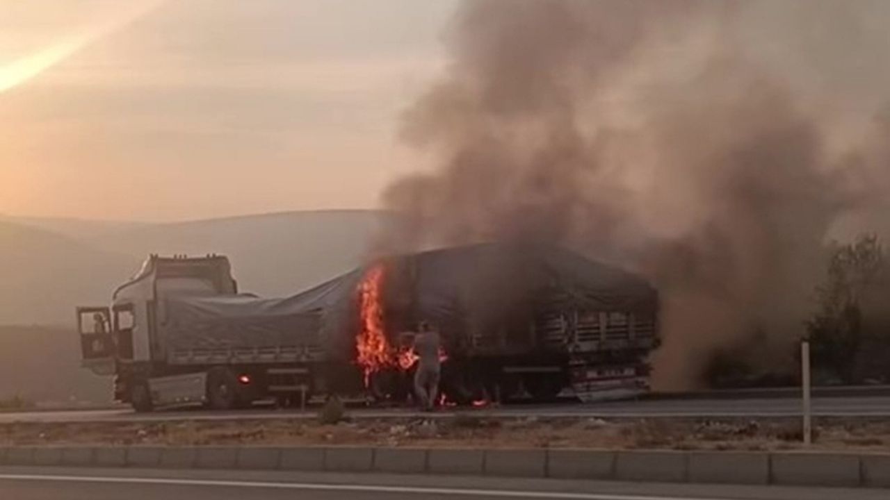 Mersin Mut'ta seyir halindeki TIR alev aldı