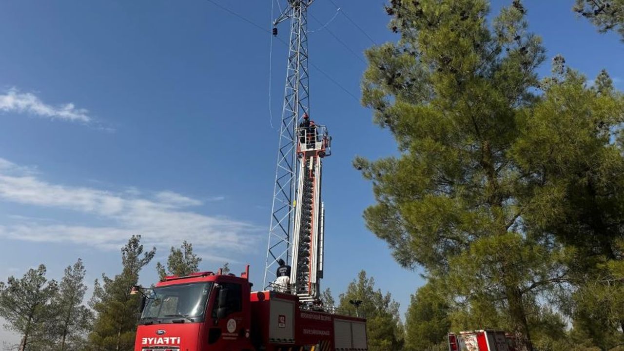 Mersin'de 25 metre yükseklikte mahsur kalan işçi 40 dakikalık operasyonla kurtarıldı