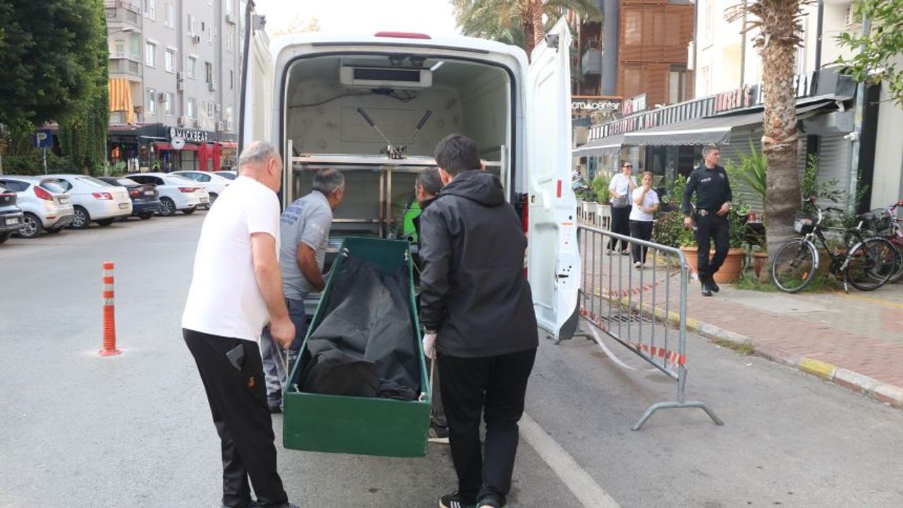 Rus kadın Antalya’da otel odasında ölü bulundu