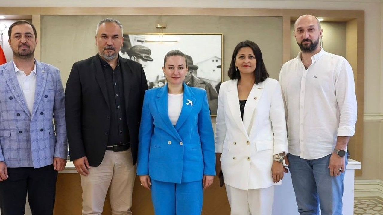 Tüm Yerel-Sen Antalya'dan Büşra Özdemir'e Anlamlı Ziyaret