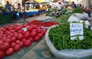 Antalya Cumartesi Pazarı’nda alış veriş coşkusu devam ediyor…  Güncel sebze ve meyve fiyatları…