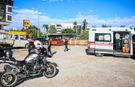 Antalya’da otoparkta denk geldiği husumetlisini bacağından vurdu