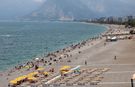 Antalya’da deniz keyfi! Sahillerde yoğunluk oluştu