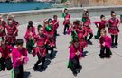 Antalya'nın simge noktaları minik dansçılarla renklendi