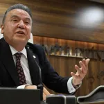 Muhittin Böcek’ten üstü kapalı gönderme! “Kaçanları da unutmayacağım”
