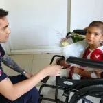Yasin'i kuyudan kurtaran kahraman itfaiyeciden hastanede ziyaret