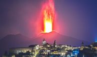 İtalya’nın Sicilya Adası’ndaki yanardağ yeniden faaliyete geçti