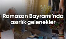 Ramazan Bayramı’nda asırlık gelenekler: Mezarlık ziyaret ediliyor, büyüklerin eli öpülüyor, bahşişler alınıyor