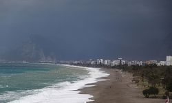Antalya güne fırtınayla başladı: THY 11 Seferini iptal etti 