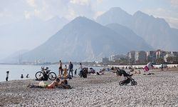 Antalya sahillerinde yılbaşı yoğunluğu: Ekipler, sahilde denetim yaptı