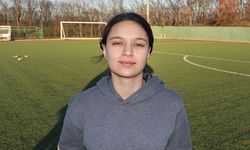 13 yaşındaki Nehir, geleceğin  yıldız kız futbolcu adayı seçildi