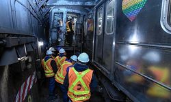 İki metro treni çarpıştı, 24 kişi yaralandı