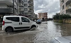 Sağanak, trafikte aksamalara neden oldu: Vatandaşlar hazırlıksız yakalandı