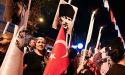 Antalya'da binler, 'Ata'ya Saygı Yürüyüşü' için sokakları doldurdu