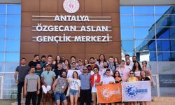 Antalya'yı ziyaret eden yabancı öğrencilere Türk kültürü tanıtıldı