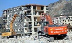 Kahramanmaraş merkezli depremin ardından Hatay'da yıkım işlemleri devam ediyor