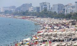 Antalya'da sıcak hava ve nem etkisini gösteriyor