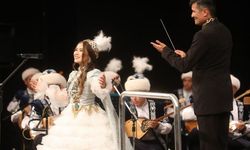 Antalya'da Cumhuriyetin 100. yılında Türk-Kazak müzik şöleni