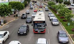 Antalya'da eğitim sezonu açılışı trafik krizine neden oldu