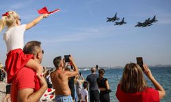Antalya’da gösteri uçuşu yapan F-16’lar büyüledi