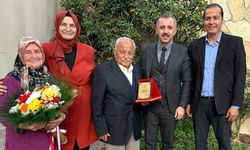 Kemer Kaymakamı Solmaz'dan, 83 yaşındaki emekli öğretmene ziyaret