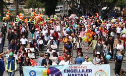 Antalya caddelerinde ENFEST coşkusu