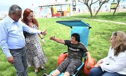 Başkan Topaloğlu’ndan engelli bireylere engelli deniz şezlongu