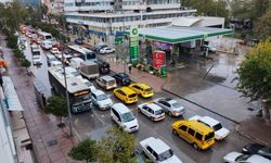 Sağanak yağışla birlikte Antalya’da trafik felç oldu