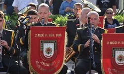 Askeri bando, Atatürk'ün sevdiği türküleri seslendirdi