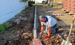 Kemer ilçesinde yol ve kaldırım çalışmaları tüm hızıyla sürüyor