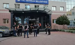 Adana'da yolsuzluk ve rüşvet operasyonu: İki belediye gözaltında...