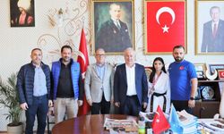 Başkan Şahin, U21 Karate Türkiye ikincisi Sümeyye İvgin'i ağırladı