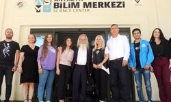 Gökbilimci Prof. Dr. Derman, bilim meraklısı öğrencilerle bir araya geldi