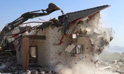Kaçak inşa edilen villalar ekipler tarafından yıkıldı