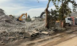 Kahramanmaraş’ta hasarlı binaların kontrollü yıkımı devam ediyor