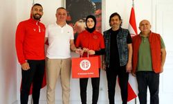 Kick Bocks’un başarılı isminden Antalyaspor kulübüne ziyaret