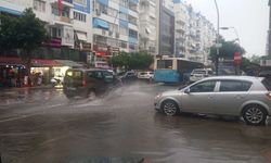 Antalya’da yine yağmur yine göle dönen yollar