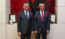 CHP Genel Başkanı Özgür Özel'e, Topaloğlu'ndan ziyaret
