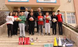 Büyükşehir'den okullara spor ekipmanı desteği