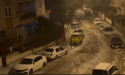 Böylesi görülmedi! Antalya sokakları ırmağa döndü... Gök gürültüsü uyutmadı...