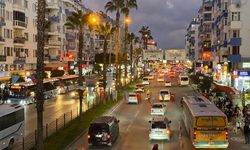 Antalya'da tatil bitti, trafik çilesi başladı