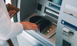 Almanya'da ünlü banka 250 şubesini kapatıyor! Müşteriler paralarını çekmeye başladı...