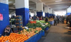 Antalya'da süregelen bir çarşamba günü adeti! Muratpaşa Çarşamba Pazarı’nda güncel sebze-meyve fiyatları...