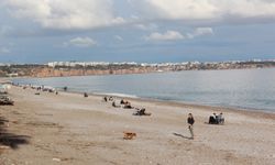Antalya’da sel felaketinin ardından sahile akın