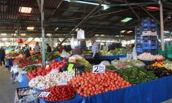 Kepez'in kalbi bu pazarda atıyor! Kepez Cumartesi Pazarı'nda güncel sebze meyve fiyatları... Domates,patlıcan,muz...