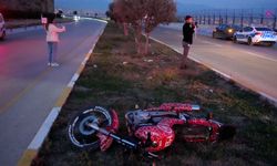 Antalya'da taziyeden dönen motosikletli feci şekilde can verdi